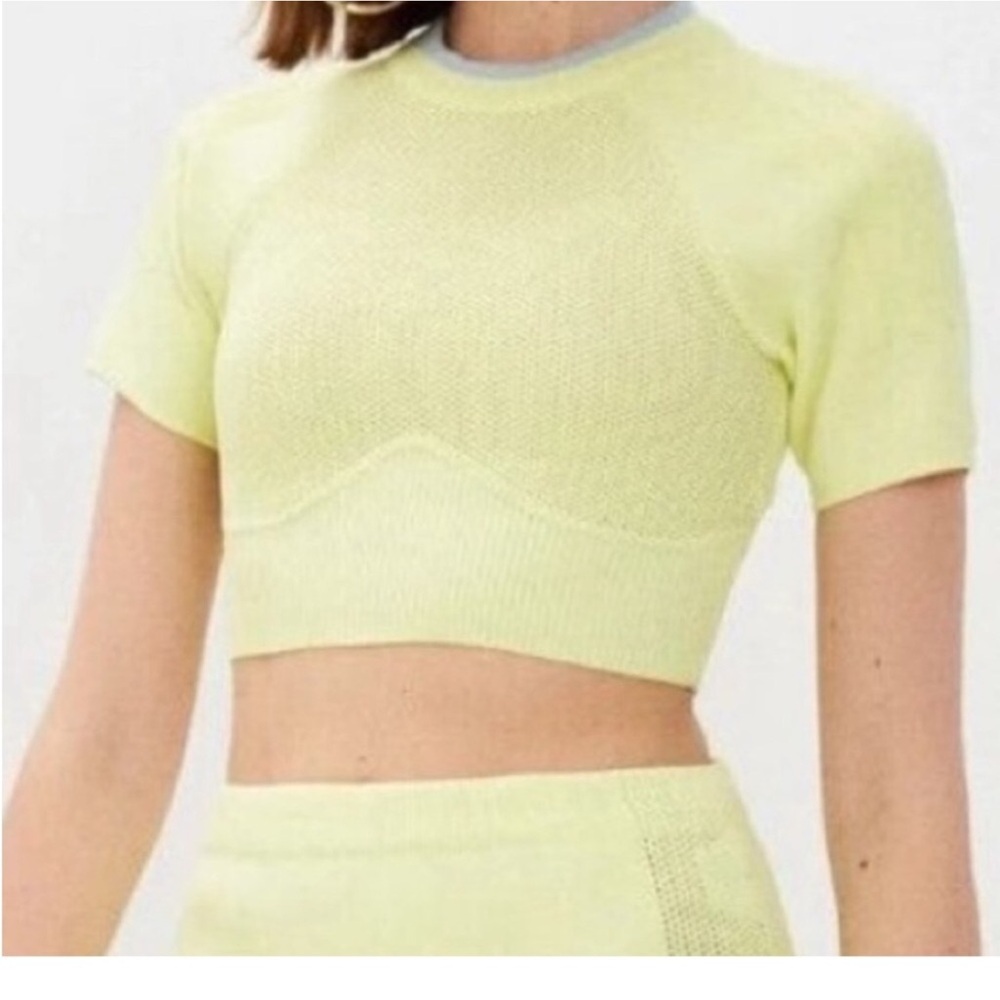💛IVY PARK 💛Light Yellow Crop Top